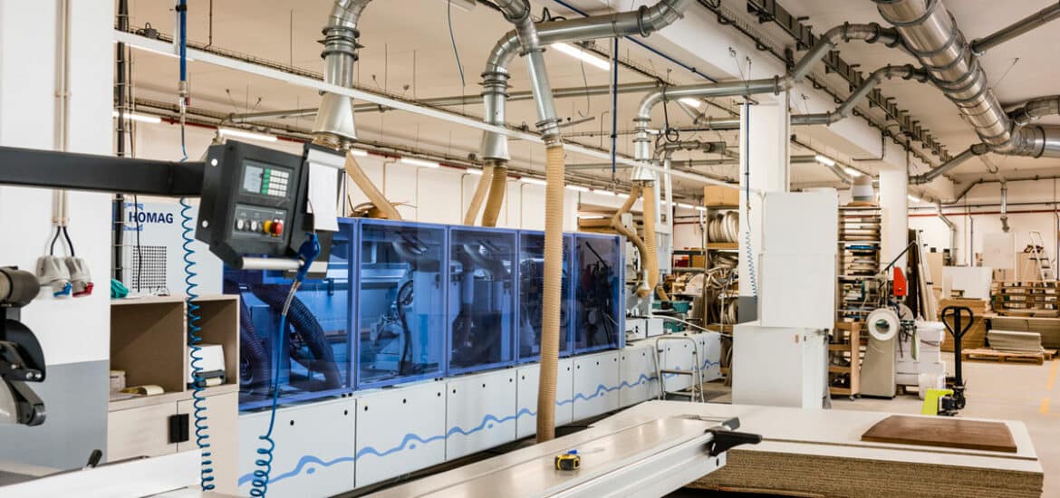 Usine de menuiserie de bois au Portugal