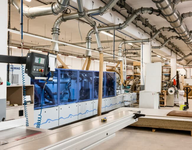 Usine de menuiserie de bois au Portugal